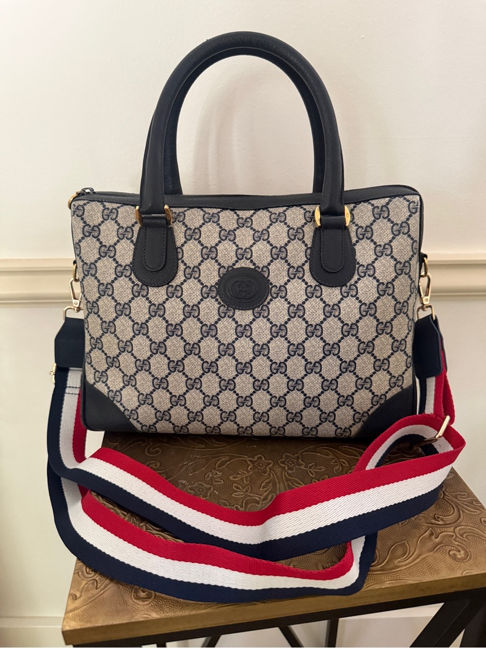 Authentic Vintage Gucci GG Navy Blue Handbag - Picture 13 of 16